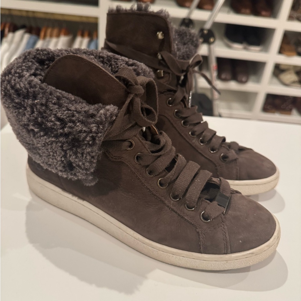 Womens 7.5 UGG Starlyn Sheepskin Chocolate High Sneakers Bootie GUC